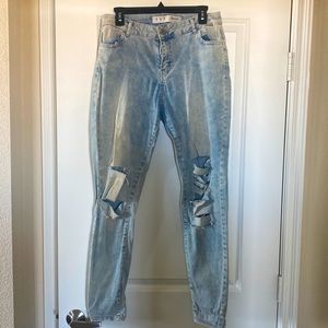 Denim & Co Jeans, with stylish ripped Legging